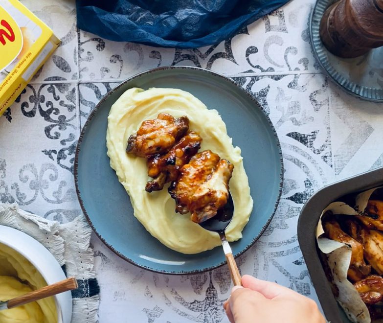 Πουρές--πατάτας-Mousline-με-μπαχαρικά-καιbbq-φτερούγες-κοτόπουλου